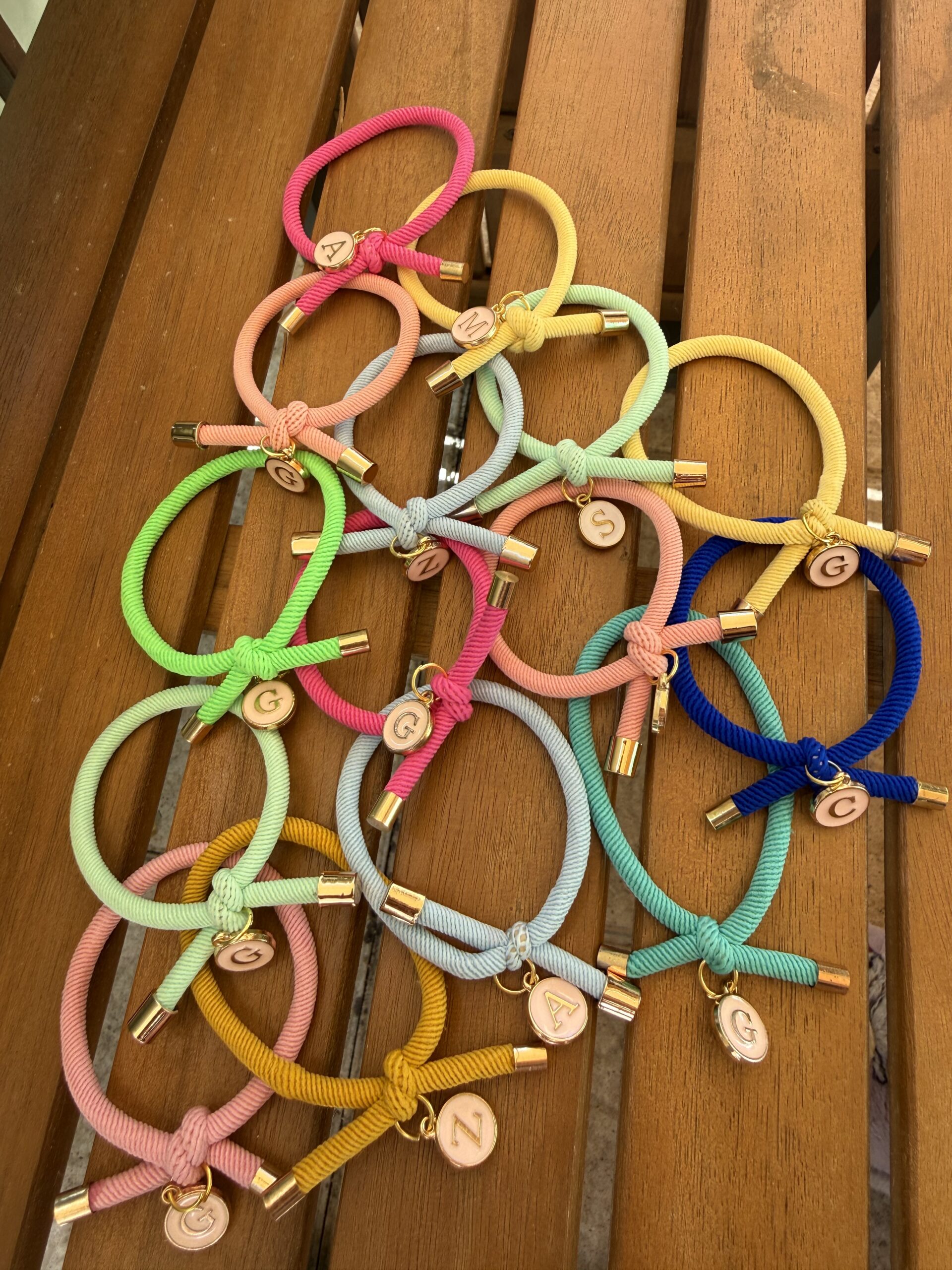 Pulsera Sophie con medalla de inicial